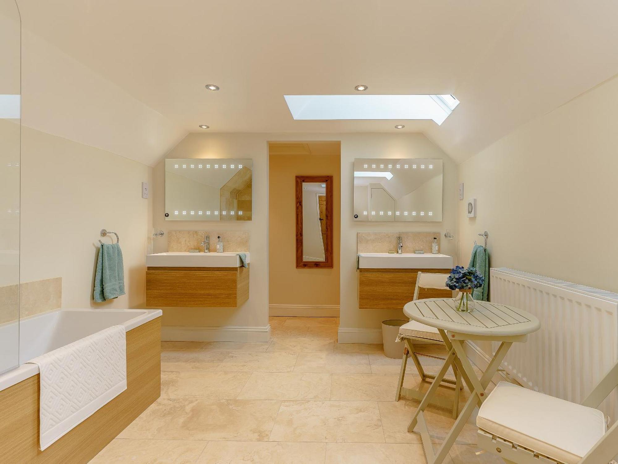 The Clock House Villa Bisley  Bagian luar foto